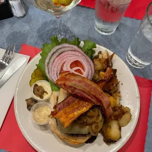 Kelly burger - bacon, caramelized onion, mushroom, Gouda. Home fries as the side!