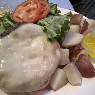 Burger w/ boiled potatoes