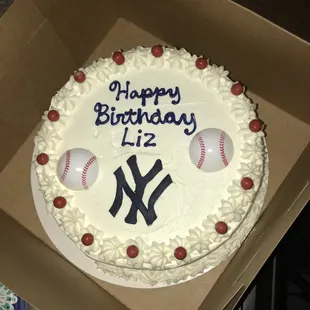 a birthday cake for a baseball fan