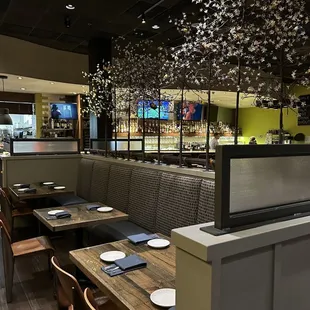 Gorgeous, yet relaxed dining setting