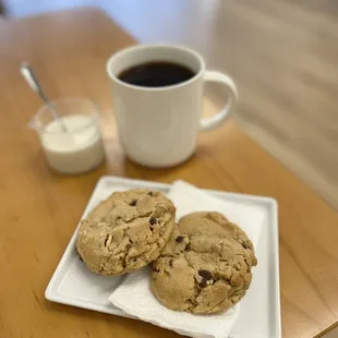 "Guatemala Iglesias" drip &amp; peanut butter/chocolate chip cookies.