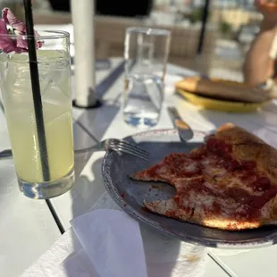 Great citrusy limoncello based cocktail pairs well with salty pizza