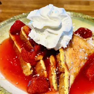 French toast with strawberries