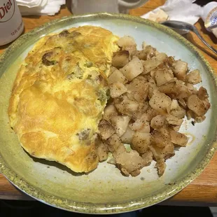 Build your omelet with potatoes