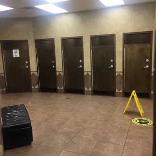 Huge bathroom, lots of space