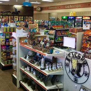 Convenience store type snacks and drinks