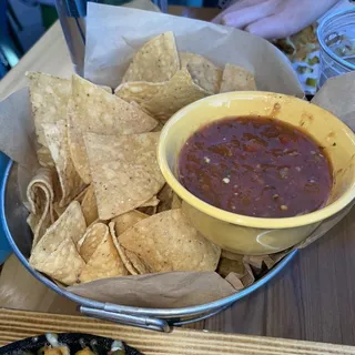 CHIPS & SALSA