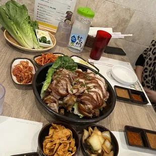 Jokbal with side dishes