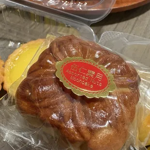 Assorted nuts mooncake.