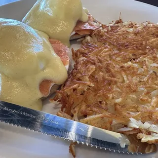 SMOKED SALMON BENEDICT