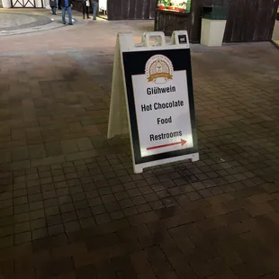 Cmon where does this sign point to???? More clear please