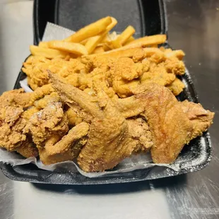 Catfish nugget and four wings Fish And Chicken Combos