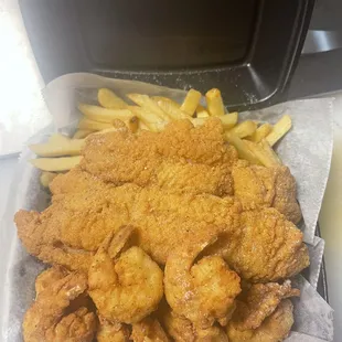Fish and chicken combo catfish fillet and eighth regular shrimp