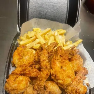 food, chicken wings and fried chicken