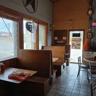 I came in 15 minutes after opening, someone&apos;s booth hadn&apos;t been bussed.