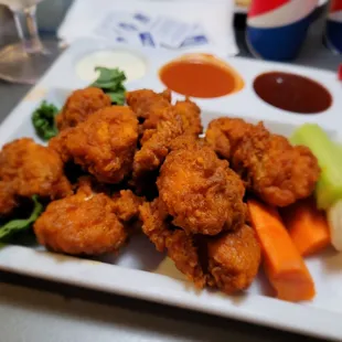 chicken wings and fried chicken, fried chicken wings, chicken wings, poultry, food, bbq wings, bbq chicken, fried chicken, chicken