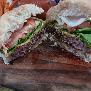Holy cow!! How can you make a mid well burger stay so juicy!! They can!!