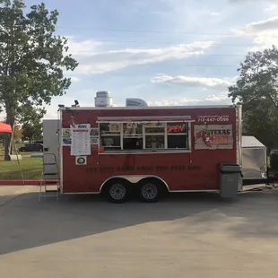 The food truck in the Shell gas station parking lot