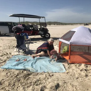 Loaded lots of stuff on our cart for a beach day !