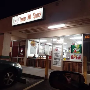 the front of a restaurant at night