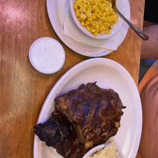 Full slab of ribs - that bbq sauce wasn&apos;t needed! So tender!