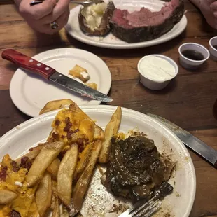 Prime rib and chicken with portobello mushrooms. Very good!