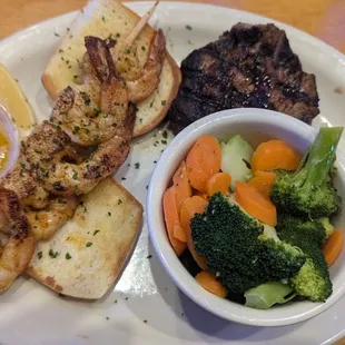 6oz Dallas filet with shrimp skewers and veggies