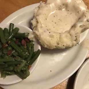 Green beans &amp; mashed potatoes with gravy