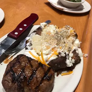 Sirloin with loaded baked potato and green beans