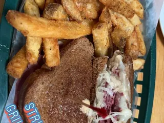 Stringtown Bar & Grill