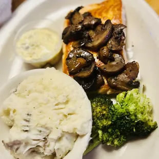 Entree: The 8 ounce Salmon (plain) with sautéed mushrooms, plain mashed potatoes, and steamed veggies