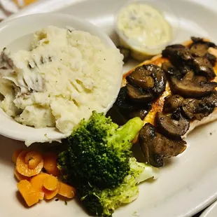 Entree: The 8 ounce salmon (plain), sautéed mushrooms, steamed veggies, and plain mashed potatoes