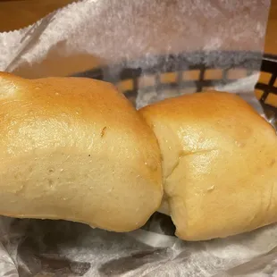 Hot rolls w/cinnamon butter