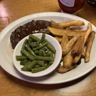 Sirloin steak and steak fries