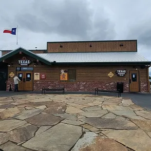 ramen and noodles, outside