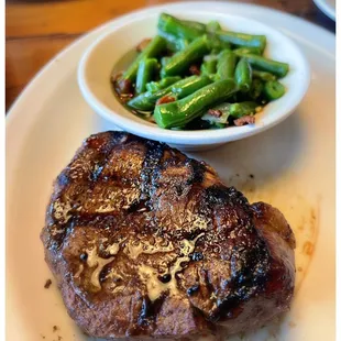 a steak with a side of green beans