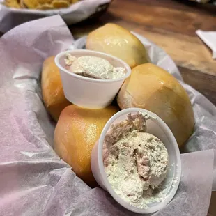 Buns with cinnamon butter