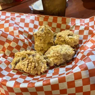 Fried mushrooms. They were ok but lacked in flavor.