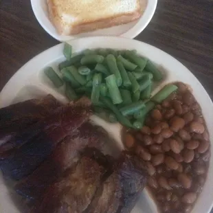 Rib Plate with beans and green beans