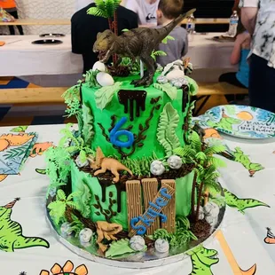 Dinosaurs Cake