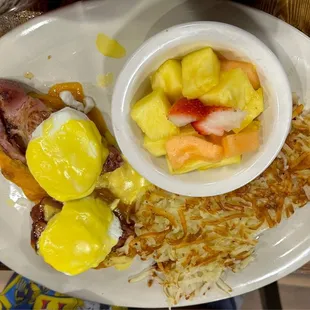 Eggs Benedict with hash browns