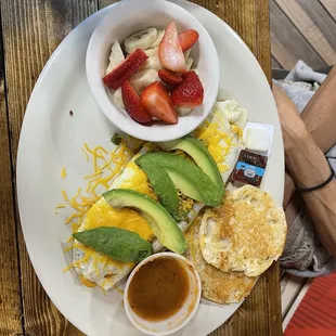 Harvest omelette with fruit and english muffin