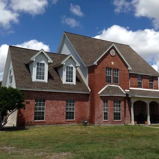 GAF Timberline HD Lifetime Weathered Wood shingles in the Country Creek community near the botanical gardens in Corpus Christi.