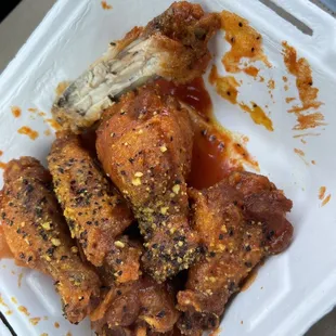 6 Wings with Buffalo &amp; lemon pepper
