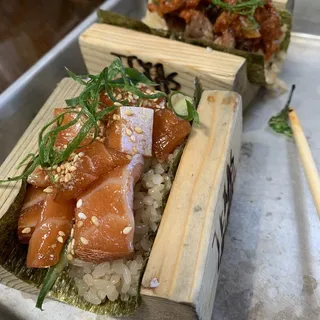 Salmon Hand Roll