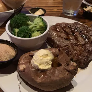 Rib eye, sweet potato &amp; steamed broccoli