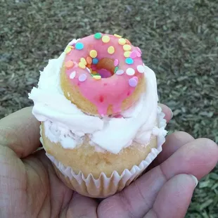 Homer cupcake from Reverie Bake shop