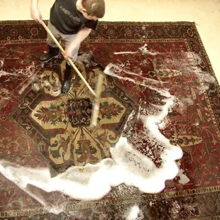 Thorough, gentle hand washing. The best of traditional methods and modern materials.