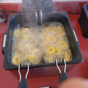 Frying our yellow plantains...
Yummy