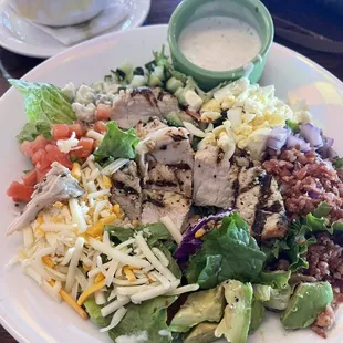 This grilled chicken salad was amazing! Fresh, crispy and yummy. Service was great and the beer is cold!!! Fridays on Monday, YEAH!!!